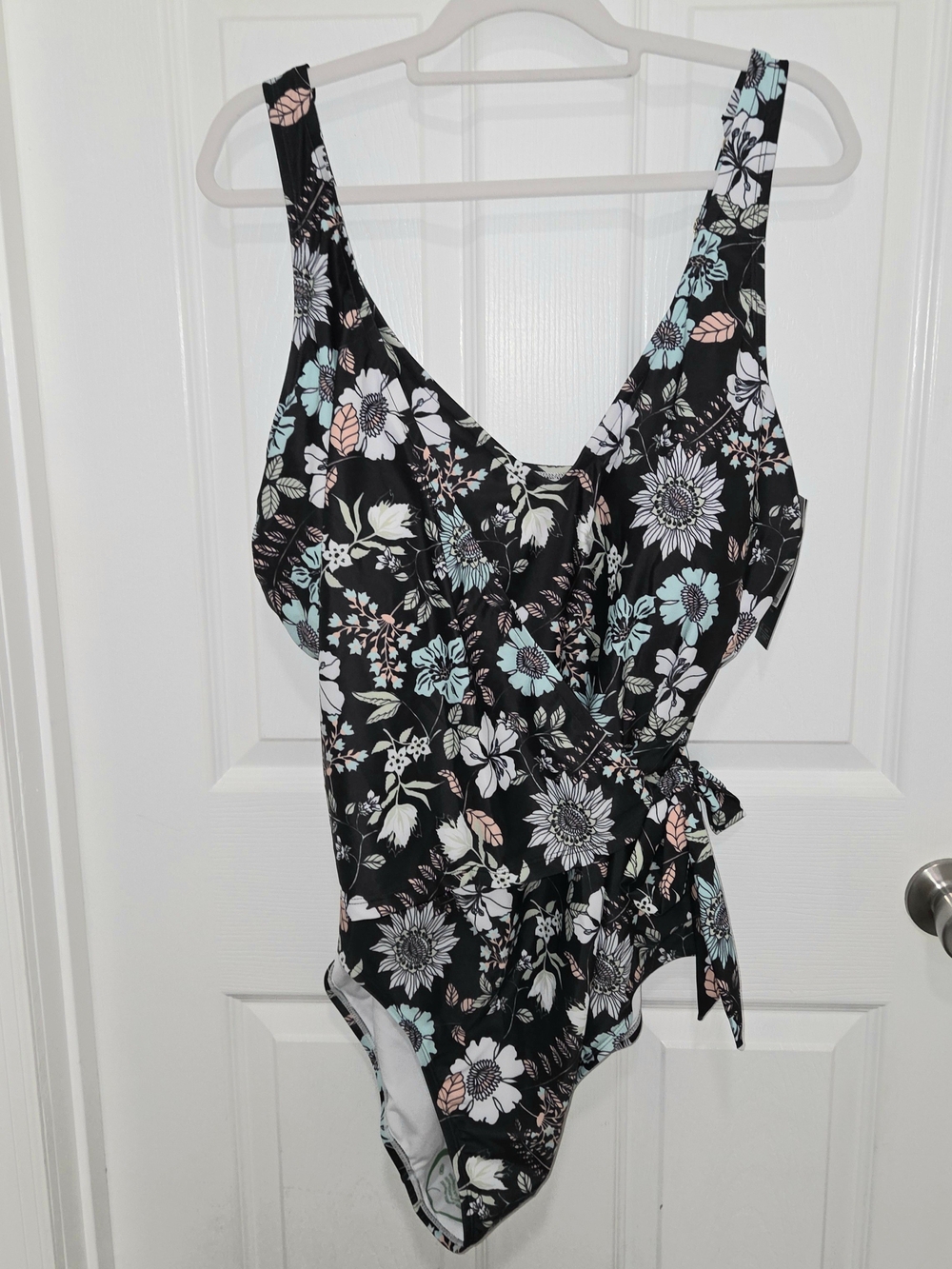 Aqua Couture Curvy One-Piece Aquacouture Black Lace Overlay Women's 2X NWT.